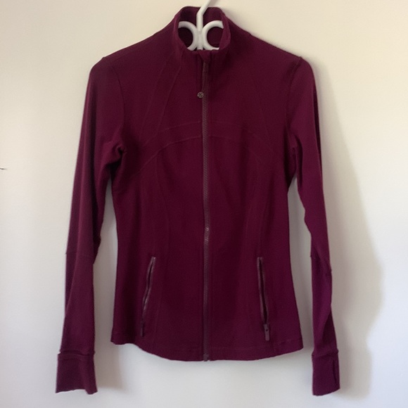 Size 6 berry coloured Lululemon Define jacket - Picture 2 of 4